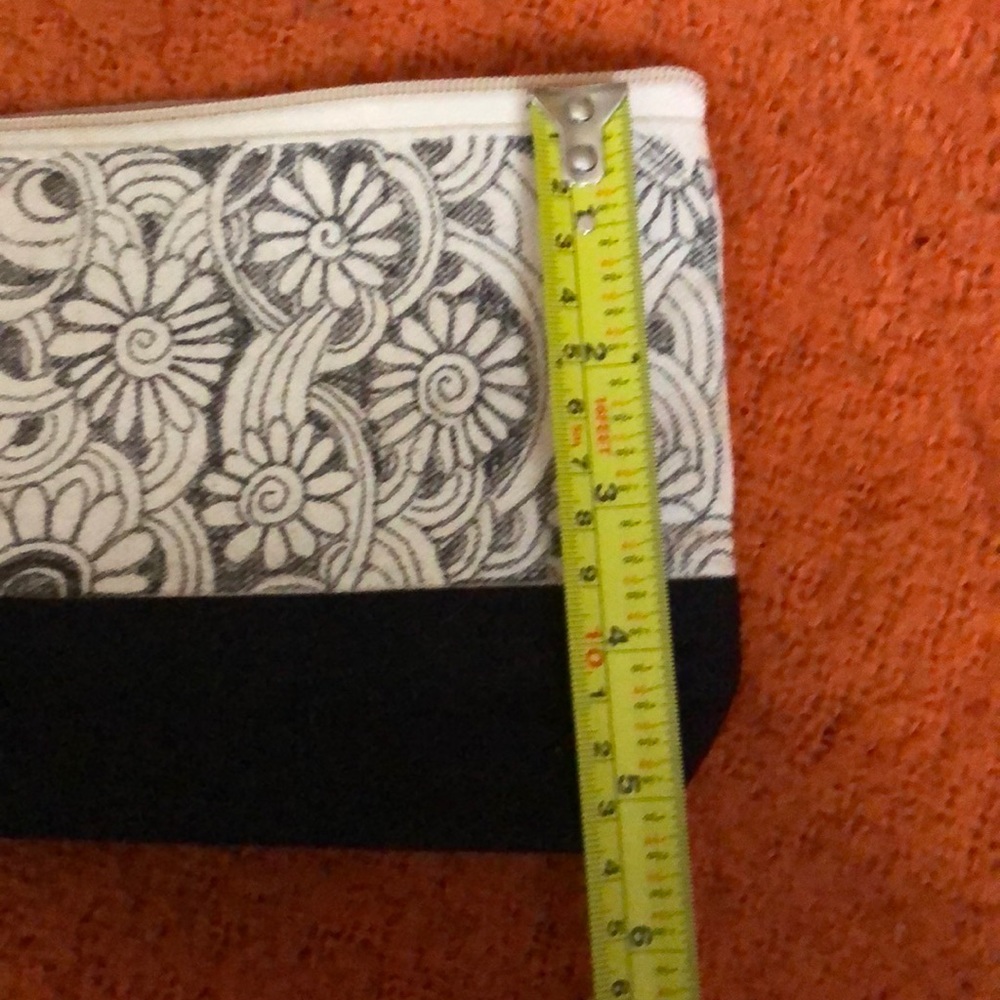 Hand doodled wristlet 🌀 - Picture 4 of 5